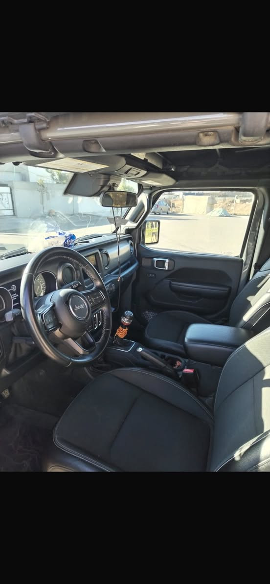 مودیل 2021 محرك6 سلندر 3.6 کشن جلد جام شاشە کبیر کامیرا خلفیە حساس رادار امامی وخلفي تحدید سرعە وبعد لون فقط ربع بونید صبغ بدون دواخل بدون ارباك سمنتي کهرباء دبل  اكسل سنویە هزە کلشي جدید تحویل وکالە بشرط كير عادي 
سعر 185
عنوان اربيل 
رقم ***********
