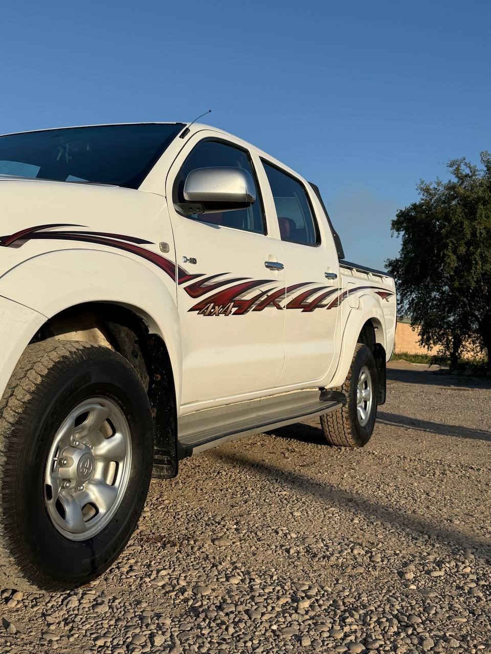 هيلوكس كويتي تيوتا  2011 رقم بصره فور ويل مكينه كاز مكفوله تبريد تدفئ شغاله كفاله عامه بيه  قليل بارد تخم تاير جاهزه السعر ١٥٥ بيه مجال بيع مراوس مكان بصره اتصال بلرقم ***********
