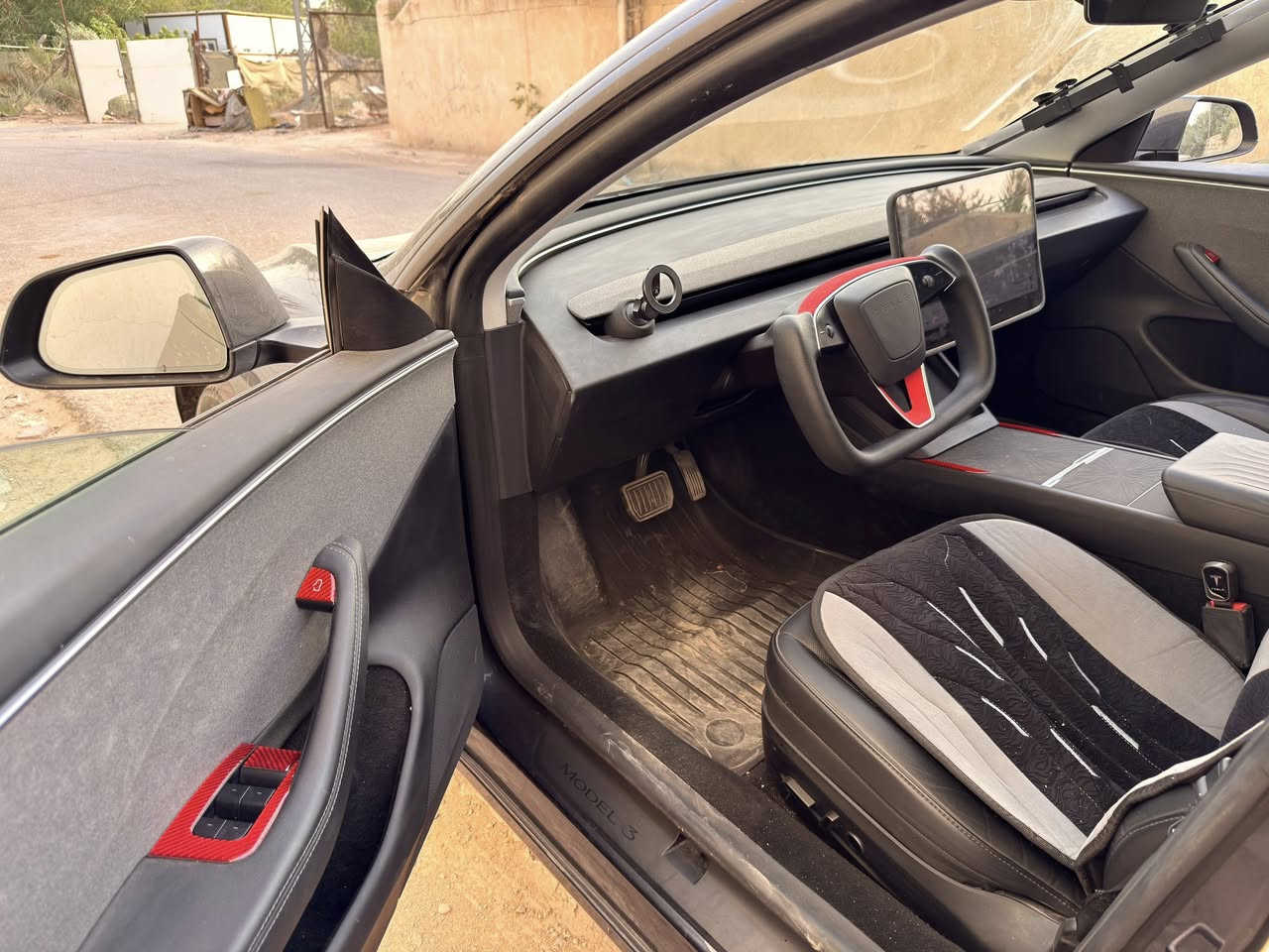 للبيع تسلا الشكل الجديد

‏Tesla Model 3 Highland

الموديل:- 2024

العداد:- 8000 Mile

حادث السيارة:- بنيد انصبغ ونص جنطة ودور جاملغ الخلفي مع نص العتبة  بدون دواخل وكلشي بلادي ومكفول بيها صور الحادث مرفقة وتخم تايراتها مشلن مال شركة  ،و بيها هواي اكسسوارات ضايفلها 

سنكل موتور 

مقاعد تدفئة + تبريد

شاشة خلفية

انارة محيطية 

أون لاين + أخر تحديث

مربوطة فون كي

رقم بغداد بأسمي

موقع السيارة النجف 

السعر 180 $

***********
