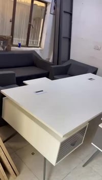 غراض كلش جديده للبيع مكتب +تخم كامل ستخدم شهر +رفوف نضيفات +ميز نضيم ا...