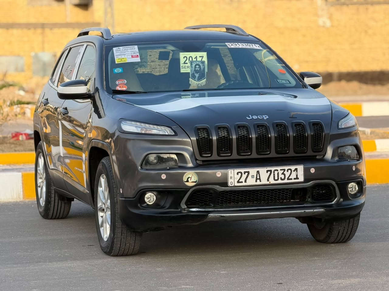 للبيع والمراوس جيب بزون م 2017 وارد امريكي حره تحويل بسمي مشروع وطني
ضرر جاملغ وبنيد وباب صبغ مواصفات
شاشه كبيرا كامرا دوار بلاجكترات لايت 
زنون مكينه 2400 مكفوله السياره جاهزه
الاخير المكان ذي قار مركز السعر 118 وبيه 
مجال الاستفسار النتصال ع رقم ***********
