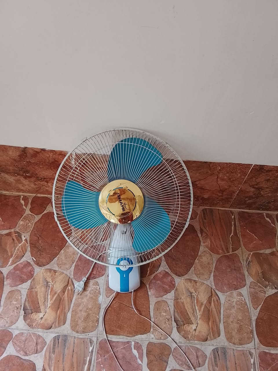 السلام عليكم اغراض للبيع عنوان كربلاء شارع ابو طالب رقم الهاتف ***********
