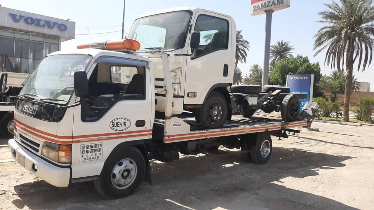 يالله 
ازوزة سطحي بلادي موديل ١٩٩٦ 
باسمي تحويل ثاني يوم رقم بغداد 
محرك ٧ نمر جديد + محرك بيه بخاار 
تخم تاير جديد 
حدادية نضيفه 
كهربائيات كله شغالة 
سيارة جاهزة للشغل 
سعرها ١٦٠ وبيه مجال 
هاتف ***********
مكاني بغداد جسر ديالئ الجديد
