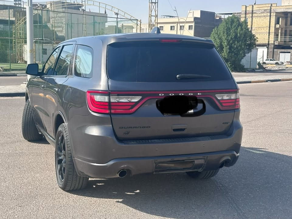 � للبيع دودج دورانجو 2019
* اللون: نفطي
* وارد: أمريكي
* الحادث: بسيط على حادث امريكا بيها طخات و صبغ قليل جدا بيها الجاملغ الأيمن بسيط بارد و بابين عكس السايق صبغ كلين 
* العداد: 120,000 كم و ليس ميل 
* الفئة: مواصفات عادية GT 
* المحرك والجير: بحالة ممتازة
* السيارة نظيفة وجاهزة للاستخدام
* كبس مكفول والفحص مرحب به

 السعر مناسب جدا للجناي 
واتساب ***********
