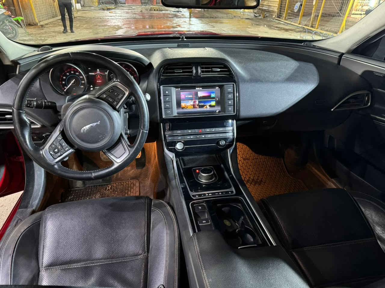 جاكوار xe2018 وارد امريكي ماشية 40000 الف ميل للبيع او المراوس حادثها دعاميه امامية  وبنيد مبدل ومصبوغ وببها حادث بالعراق صبغ الجاملغ الخلف السائق  وربع الباب الخلفي ايرباك ستيرن  السعر  ١٢٥٠٠ وبيها مجال 
للاستفسار اكثر الاتصال على الرقم *********** متواجد واتس
