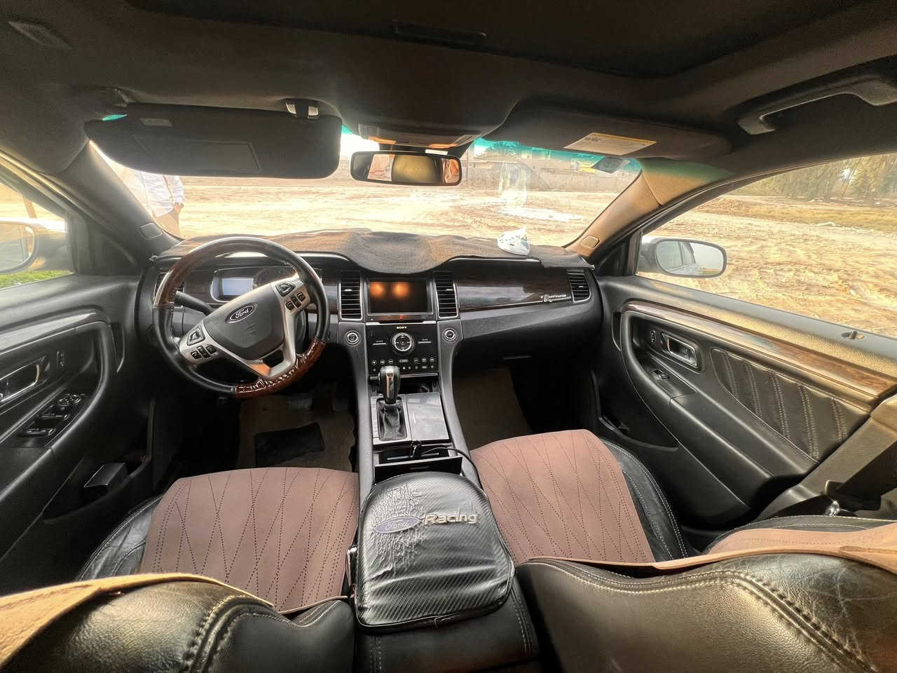 السلام عليكم فورد تورس 2013 فول مواصفات لمتد 
وارد امريكي فقط ضربه الجنطة وهنا بالعراق جاملغ امامي فقط شخوط ومصبوغ ع كد الشخط
حساسات اشاير ترحيب سلايد روف 
كشنات تدفه تبريد مساج 
تحكم ستيرن  
تشغيل بصمة
يعني فول الفول 
ماشية 169 الف حقيقي وشرط الفحص مكان السيارة بغداد رقم***********.  السعر118
