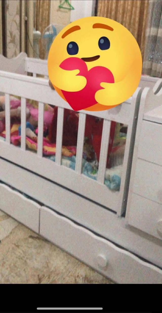 كنتور 6 باب ابو المريا 250
التخت صاج عراقي 100 
جزامة 40 
ميز بلازما 45 
تخم 85 
سرير طفل 40 
عنواني زعفرانية يمي توصيل بكروة 
رقم الحجز ***********
