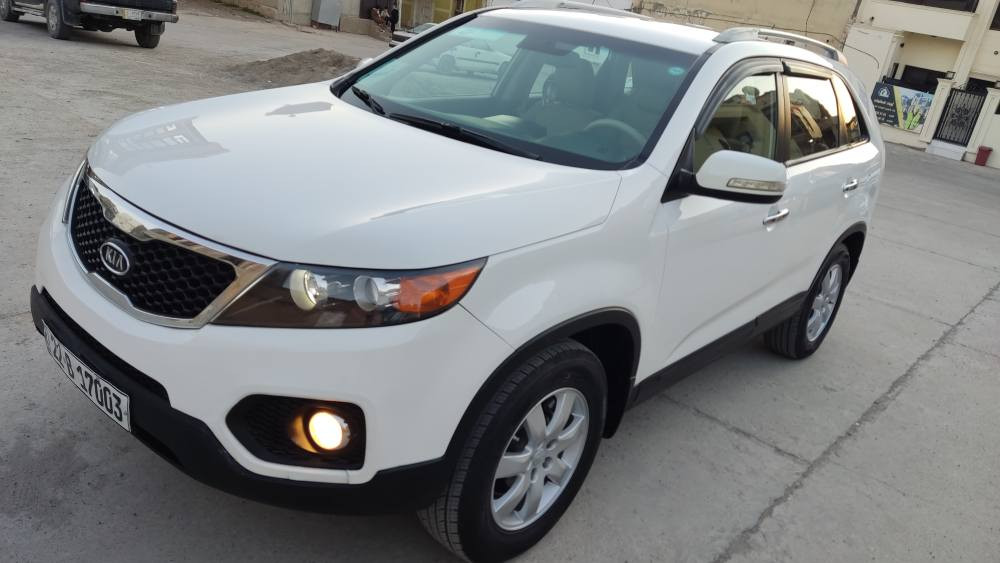 كيا سورينتو خليجي موديل 12 مواصفات كير اتوماتيك جام كهربائي باور قفل مركزي ABS تحكم استيرن شاشه كاميره ثلاثه مقاعد تبريد مركزي كشن جك كير محرك بشرط بدون اي عيب اربعه ايطارات جديد وصدر جديد سياره بيها قطعتين صبغ بدون دواخل رقم سنويه هزه زينكه كلها جديد.. سياره جاهز مال بيت شراي يخابرني *********** كركوك, العراق
