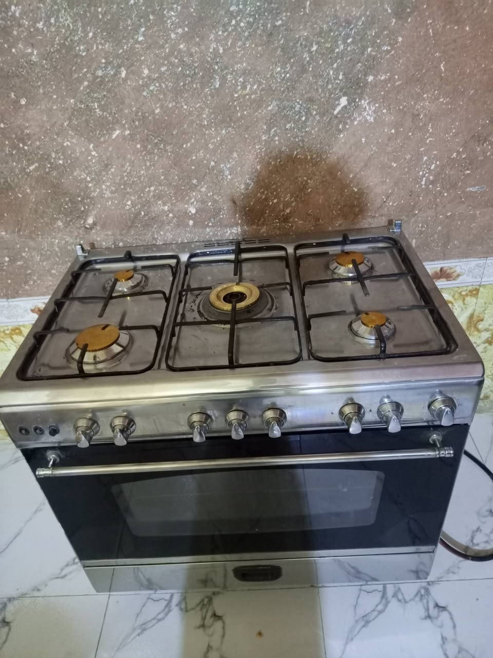 طباخ مصري فريش نضيف كلش وكامل ناره حلوه شوف العين شرط الفحص ونضافه مكاني ناصريه مركز شراي خاص وبيك خير ودلل ***********
