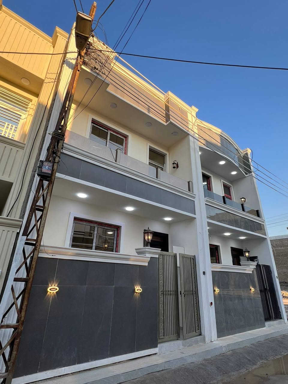 السلام وعليكم 
دار البيع مساحة 50 متر 5×10
مجمع العدل الاول ثاني فرع من الشارع الرئيسي
تشطيب كامل وجاهز السكن الدار 
تنازل شركة واقرار محكمة 
***********
