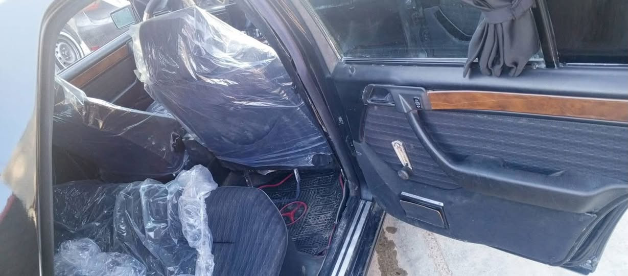 سلام عليكم للبيع فقط مرسيدس دب 300 كير او محرك بطه رياضي قبغ رصاصي 2500
رقم اربيل تخم تايرات وياله AMG حجم 17 
تبريد نقص راديتر فقط اتكفل بالبقيه 
غرفه جديده بدون خياس ضربه جاملغ امامي صفحه سكن
سنتر لوك شغال قواعد دبل بلاد بدون تصليح بدون لحيم شاشه تاب للاستفسار الاتصال على الرقم *********** مكان السياره ديالى خانقين السعر 57 بي مجال للطيبين
