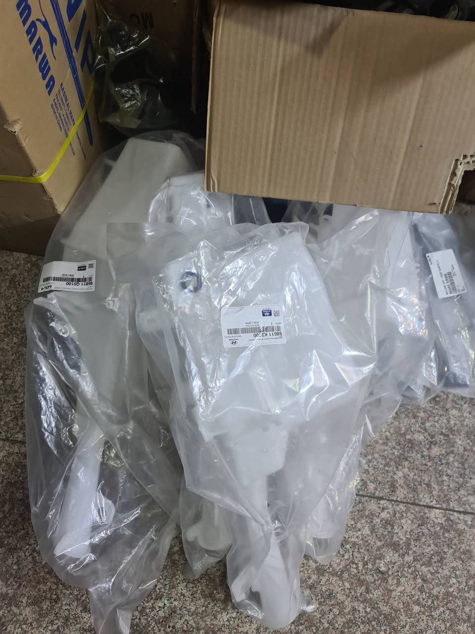 يالله
كفر كيلون خلفي داخل الجنطه فينو
قبق ايرباك فينو
جاملغات اماميه تفصيخ 
بنيد تفصيخ وتجاري
دبة زراك اصليه وتجاري
بطاين جاملغ امامي وخلفي
بغداد السنك شارع المسجلات والشاشات ثاني بنايه على اليسار
*********** وتساب
***********
يوجد خدمة توصيل
