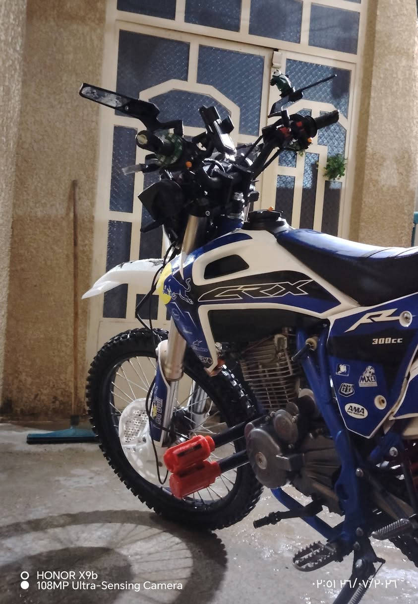 السلام عليكم CRX قفاز للبيع
موديل 25
حجم كبير
حجم المحرك 300c
الكهربائيات كله شغاله
الدراجه لايت عالي ناصي
اشاير شغاله
محرك مسكر ممفتوح
الدراجه حلوه ومرتبه
الدراجه للجنايه وللونسه مال طلعه بين قوسين للونسه
سعر مليون و 200 وبيه مجال للشراي
خاص
وتساب ***********   بس

