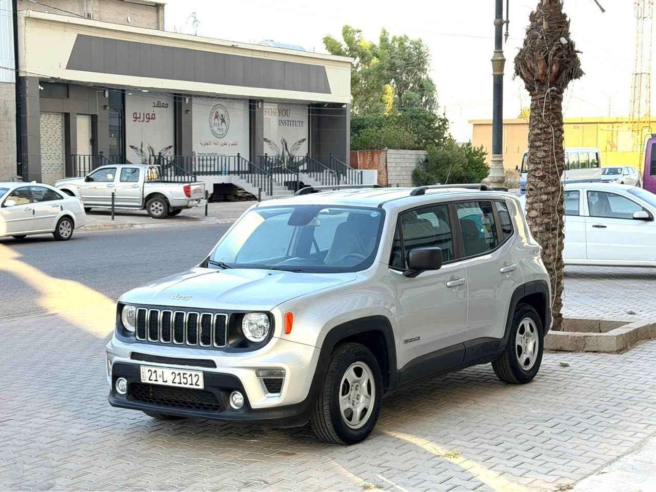 سلام و عليكم 
جيب رنجد موديل ٢٠١٧ كندي 
مصفات فول دون فتحه 

شاشه كاميره هندبريك بصمه اتو هولد بصمه ابواب  حساس خلفي 
تحكم استير تحديد سرعه ويلكب

سنويه جديد رقم دولي بسمنه  تحويل وكله سرط 

سياره بي بونيت و جملغ صبخ بدون دواخل 

گير محرك بشرط لا صرف لا صوت لا بخار  لا مفتوح

سعره 94 بي مجال قليل
*********** كركوك, العراق
