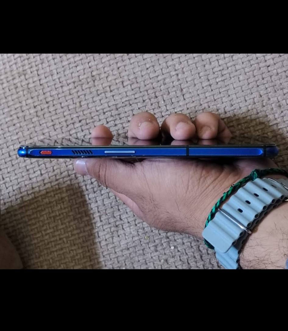 السلام عليكم 
اعيد النشر بسبب الوعود الكاذبه 
ريد ماجيك 7 الجهاز كله شغال وكلشي بي شغال الشاشه بدقه165 هرتز والذاكره 256 والرام16 ومعالج سناب دراكون كلش قوي بل العاب وكلشي بل جهاز شغال مراوح والأضائه يعني الكسر مال ضهر ممأثر على كلشي بل جهاز 
للمراوس بأيفون او بيع للاتصال ***********
