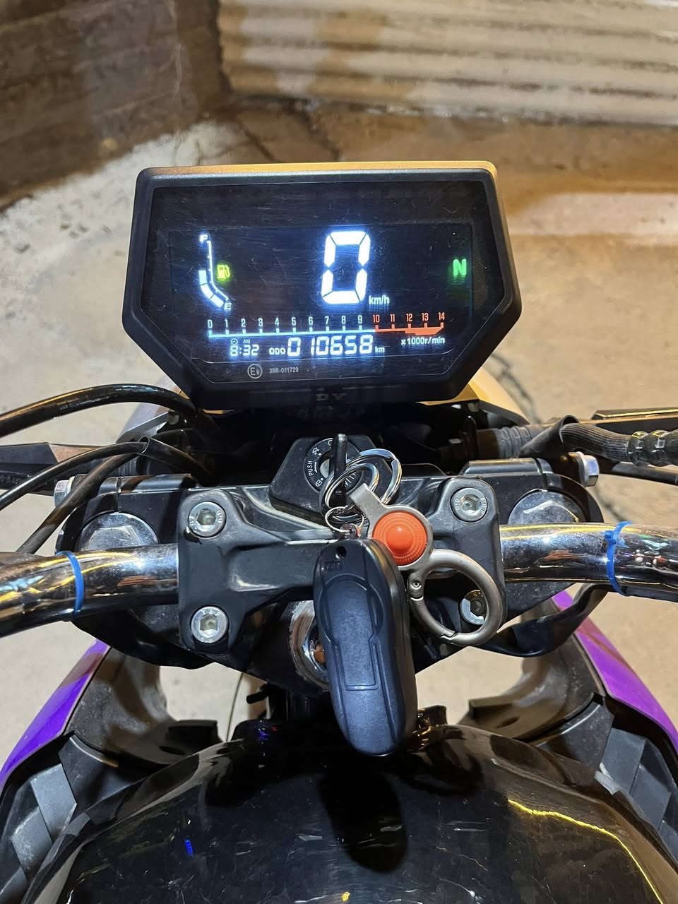 السلام عليكم
دايون ميكا 2024للبيع 

(وراق سكنرررر)

دايون ميكا محرك 200

عداد الاكتروني دراجه مكفوله كفاله عامه 

تشغيل عن بعد 

شلعه ومعدل ماشالله 

دراجه ماناقصه ربع مكفوله كفاله عامه 

رقم ***********

سعر ١٦٥٠وبيه مجال قليل حك الجيه 

مكان حله شارع 100

اقره التفاصيل زين يله تخابرني اترجاكك ولتطبلي خاص إذا مو شراي
