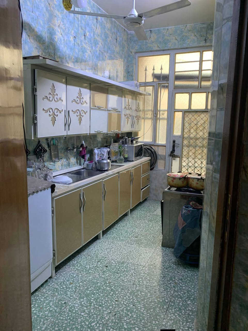 السلام عليكم بيت طافو صرف المساحه ٩٠ واجهة ٦ونص
شارع عدن الموقع الذهبي قريب سوك الصبح وسوك شلال 
للتواصل ***********
