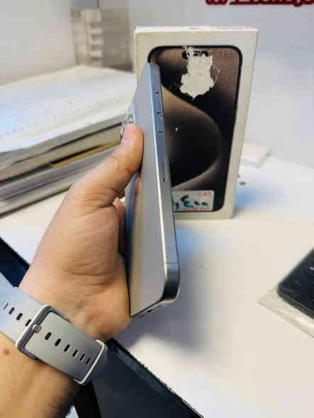 ايفون 15 برو ماكس ماستر شرق أوسط ذاكرة ٢٥٦ بطاريه 93 نظافه 💯 للبيع فقط السعر قفل 1075  كارتون وغراض كامله ومطابقه وبي ضمان أسبوع ***********
