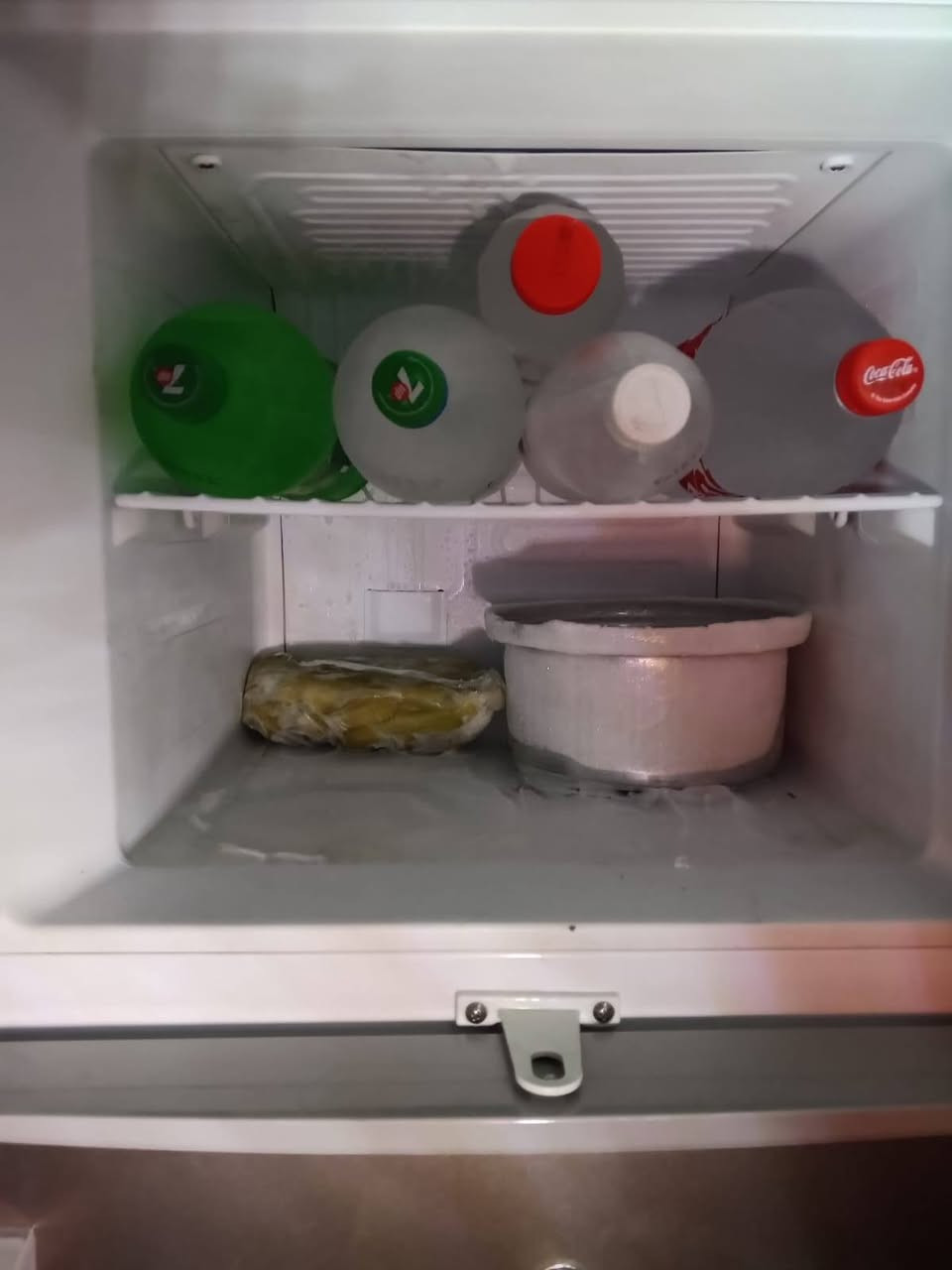 السلام عليكم 
يوجد ثلاجه للبيع+ طباخ اربع عيون 
سعر ثلاجه 250
طباخ 150


**إذا كنت صاحب هذا الإعلان وتريد حذفه لأي سبب، رجاءا أرسل رسالة إلى الدعم الفني**