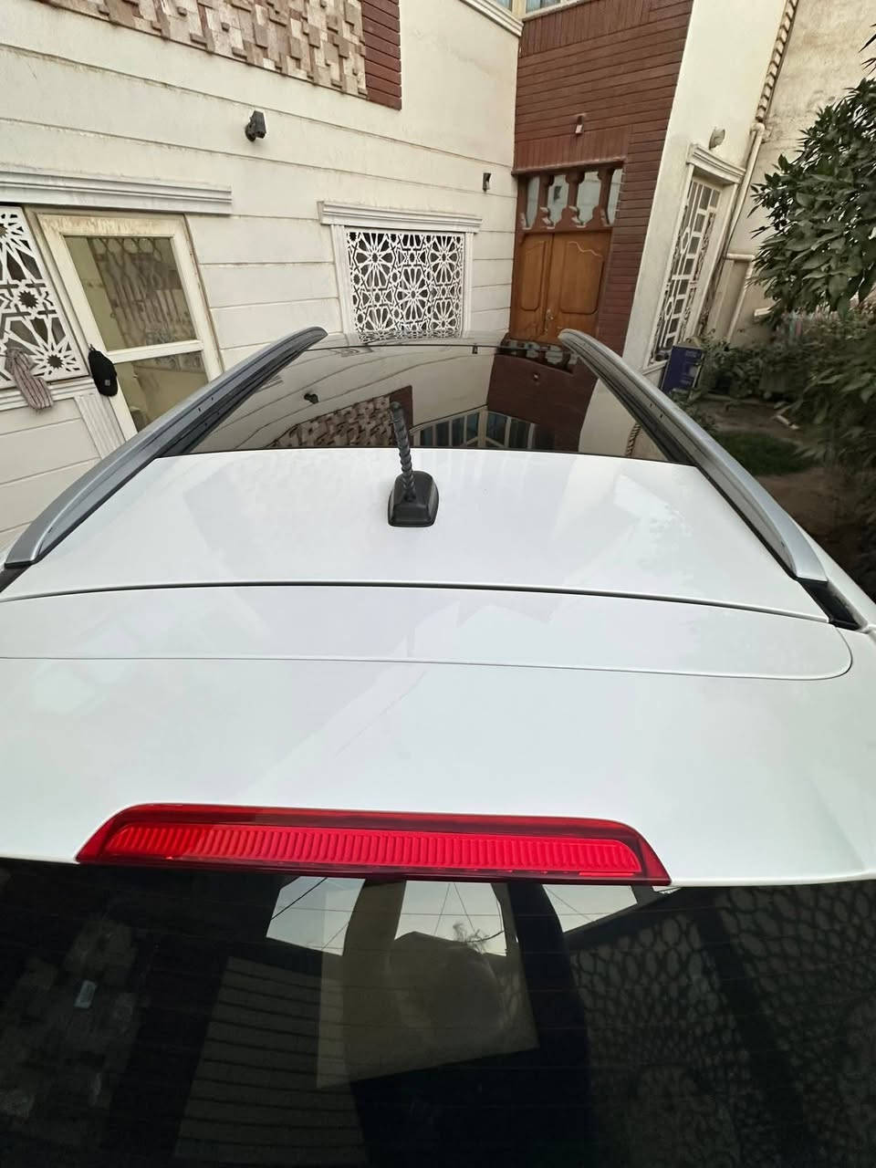 السلام عليكم     
سورينتو 2020
 فول مواصفات 1/1  ماشيه 88 الف مكفولة  من  الصبغ والتبديل  بغداد مشروع وطني بأسمي 
مواصفاتها 
بصمه 
بانوراما 
سايد بريك بصمه( كهربائي )
4 اربع كامرات ( 360 ) درجه
اوتو هولد 
مانع انزلاق 
جنطه كهرباء 
  كشنات كهرباء 
كشنات   
كشنات جلد 
درايف مود   
شاشه كار بلي  
نفيكيشن 
 شاحن لاسلكي 
  محرك 6 سلندر
كير 8 نمر 
  7 راكب
3 قطع تبريد  
السعر272$ الف وبيها مجال 
الرقم
***********
***********
