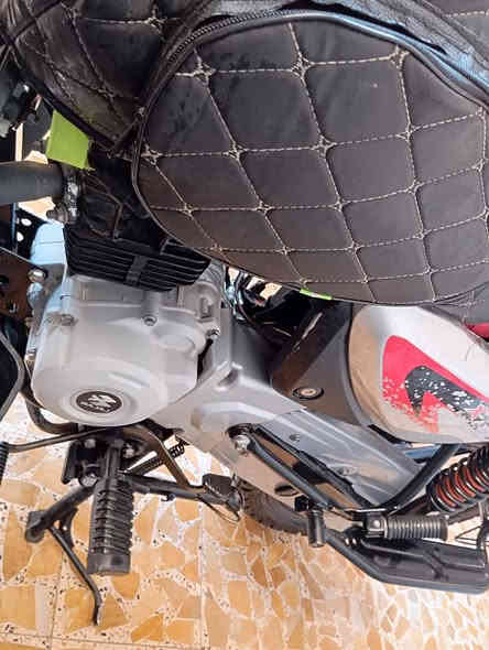 سلام عليكم دراجه هنديه بوكسر جبلي مكفوله كفاله عامه من اي شي زيرو ماشيه 6كيلوات موديل 2023 نزلت بنهايه 2024 اوراق اصولي
السعر 2750وبيها مجال الشراي 
رقم*********** ميسان
