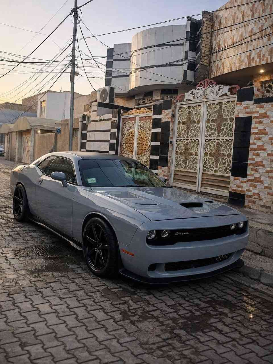 جالنجر موديل 2012 محدثه 2020
مواصفات sxt حادثها جاملغ امامي جهة السايق وبالعراق باب الصدر مصلح نفسه 
السيارة مصبوغة حزام تغيير لون سموك 
محدث بنيد ثلاث فتحات وويل تو سايس 
السيارة بدون دواخل بدون شواصي ومبدل محرك جديد 
السيارة نظيفة ومتعوب عليها ومال جنيان
للتواصل ***********
