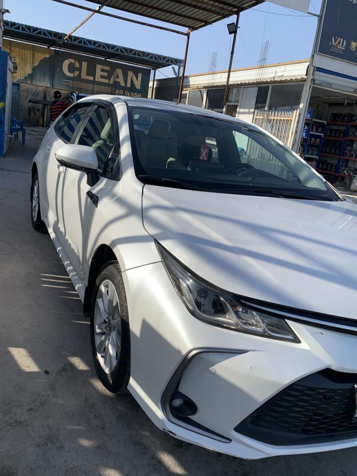 🚗 للبيع | تويوتا كورولا 2024
📍 اللون: أبيض لؤلؤي
📍 المنشأ: وكالة أصلية ساز (مو صيني)
📍 – ماشيه 63 ألف فقط
📍 المواصفات:
 • محرك 4 سلندر اقتصادي جداً (1800)
 • ناقل حركة أوتوماتيك CVT ناعم
 • شاشة لمس كبيرة + كاميرا خلفية عالية الدقة
 • نظام صوتي ممتاز + بلوتوث + USB + AUX
 • نظام توفير الوقود ECO
 • نظام تثبيت السرعة (Cruise Control)
 • فتحة سقف كهربائية
 • حساسات خلفية
 • تحكم كامل من المقود (تحكم صوتي وميديا)
 • تبريد قوي + تدفئة داخلية
 • إضاءة LED أمامية ونهارية
 • جنوط ألمنيوم وكالة 16 إنج
 • إرباقات أمامية وجانبية (سلامة عالية)
 • دخول ذكي + تشغيل بصمة
 • مرايات كهربائية قابلة للطي

      مكان السياره بغداد
ملاحضة/طخه خفيفه بنيد كد شبر وراجع bdr 
💰 السعر: 180ورقة وبيه مجال 

***********
