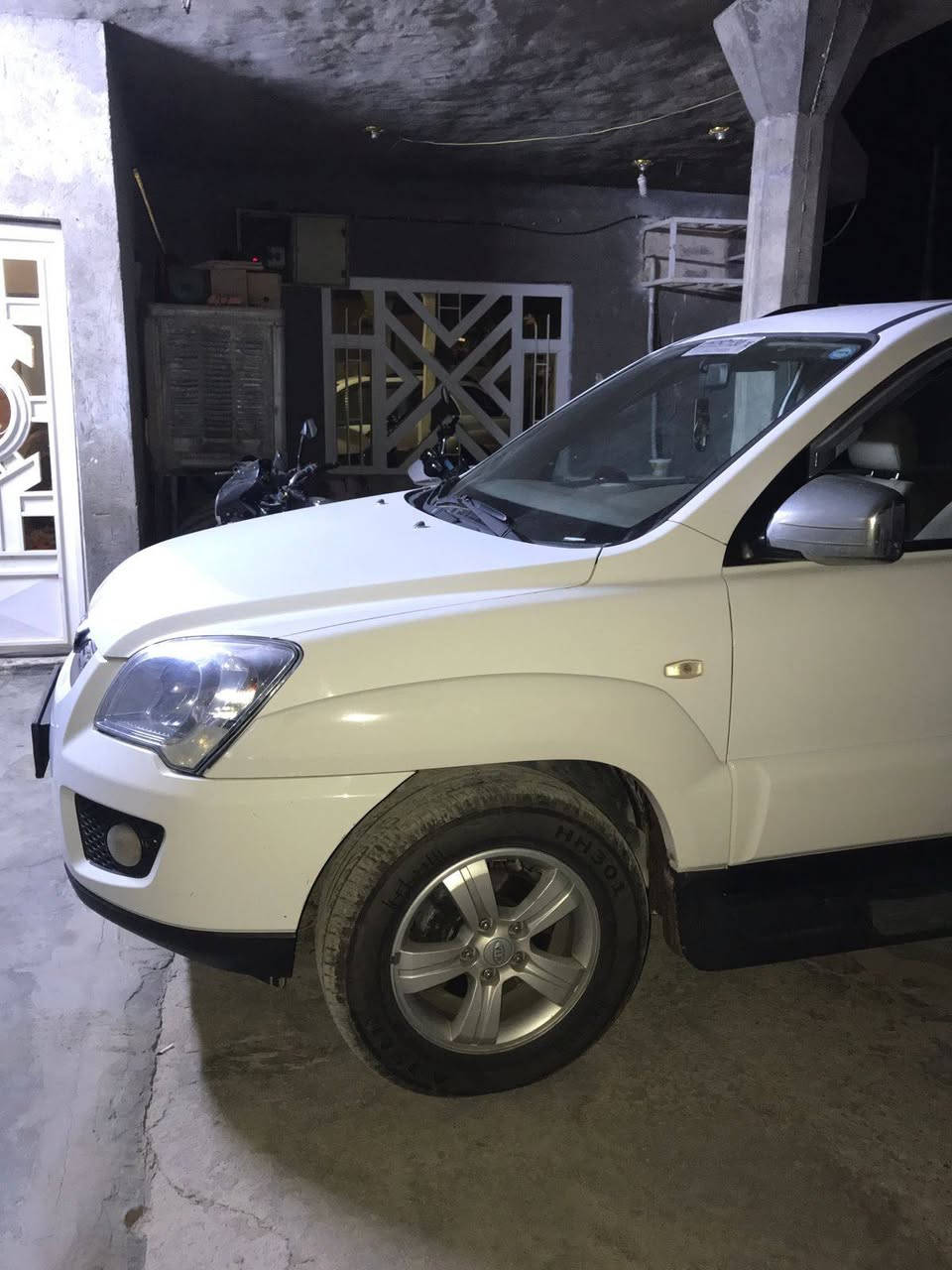 كيه سبورتج ٢٠١٠  خليجي مكفوله تخم تاير باتري جديد بيه جاملغ جهة السايق مفوح فقط الرقم ***********
