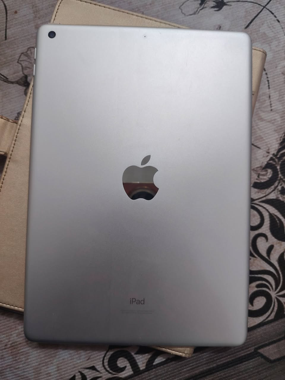 سلام عليكم ايباد 9 نضيف ذاكره 64 مع كالمل ملحقاته سعر 300 وبي مجال لمكان بغداد العبيدي لشراي يجي واتساب فقط ***********
