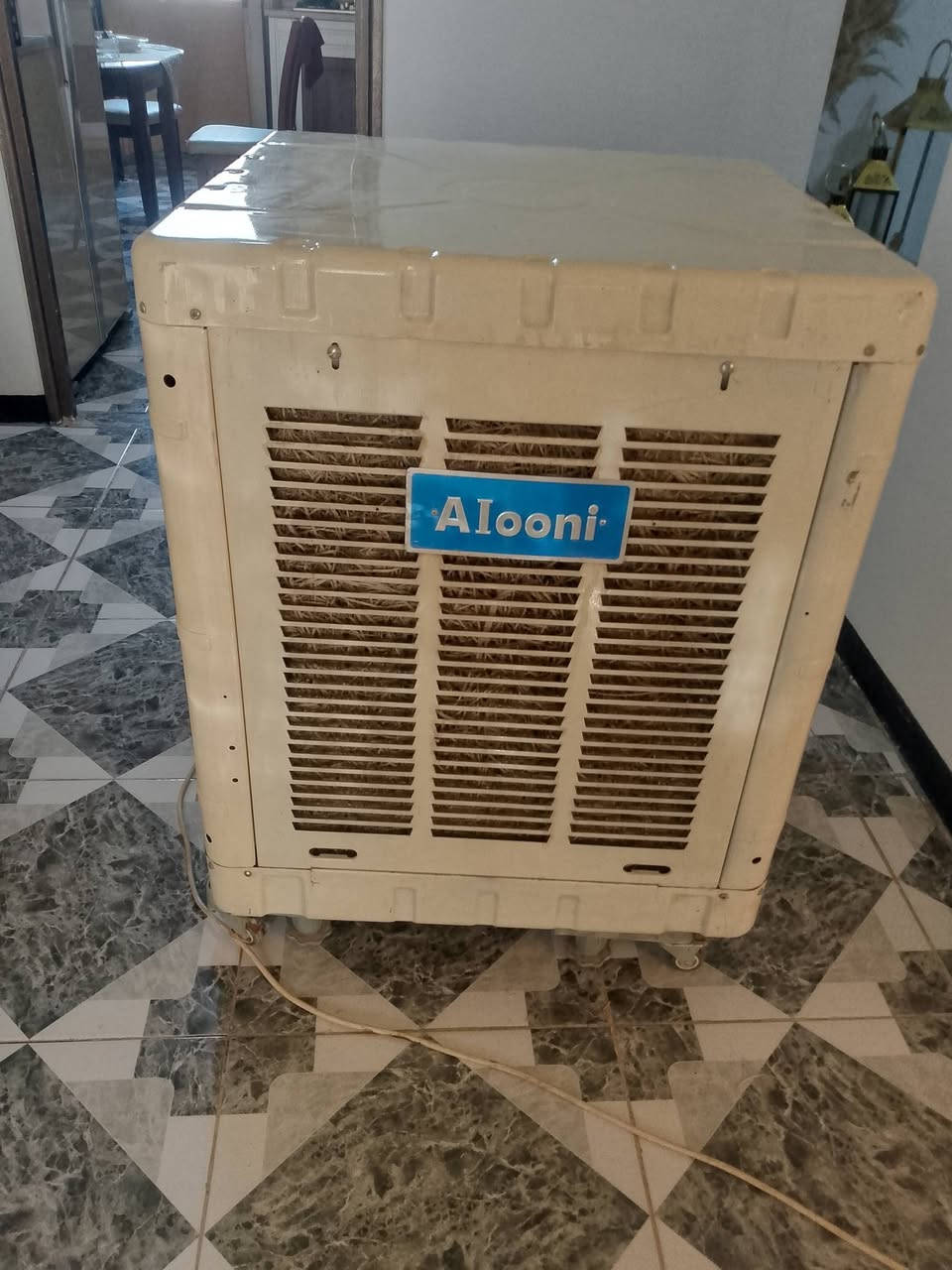 مبردة مستعملة للبيع نوع  الووني *Alooni*
حجم كبير مستعملة موسم واحد نظافة فول حلفة جديدة واتس
*********** بغداد حي الجهاد شقق صدام 
سعر 140 الف

