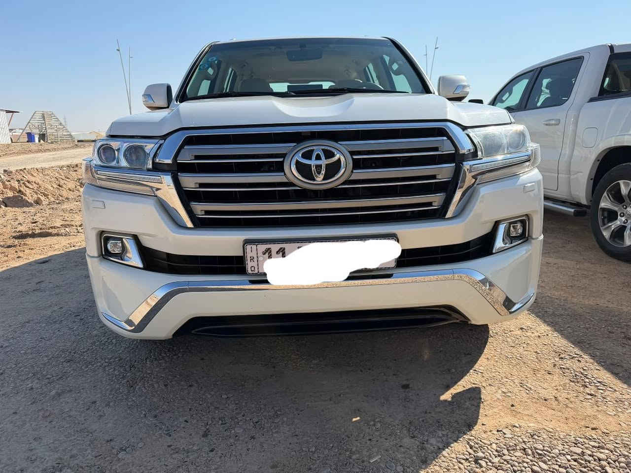 سلام عليكم لاندكروز 2016 فول موصفات محرك 8 سلندر سياره مكفوله عده باب وجاملغ تبديل بلادي شرط مال شركه والسياره بعد احله من الصوره شرط مكفوله حته من البارد رقم بغداد الدولي وبأسمي شرط التحويل سياره ع وضع الشركه ميحتاجلها اي مصرف للستفسار ع رقم *********** 
مكاني تكريت القادسيه 
ملاحضه بيع نقد وبدون مراوس 
السعر 415 وبيها مجال بسيط
