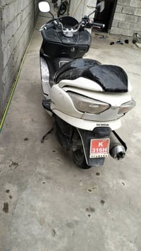 دراجة فورزه صفر 8 للبيع الدراجه طافيه ابيع كوم حديد  سعر 450 وبيه مجال...