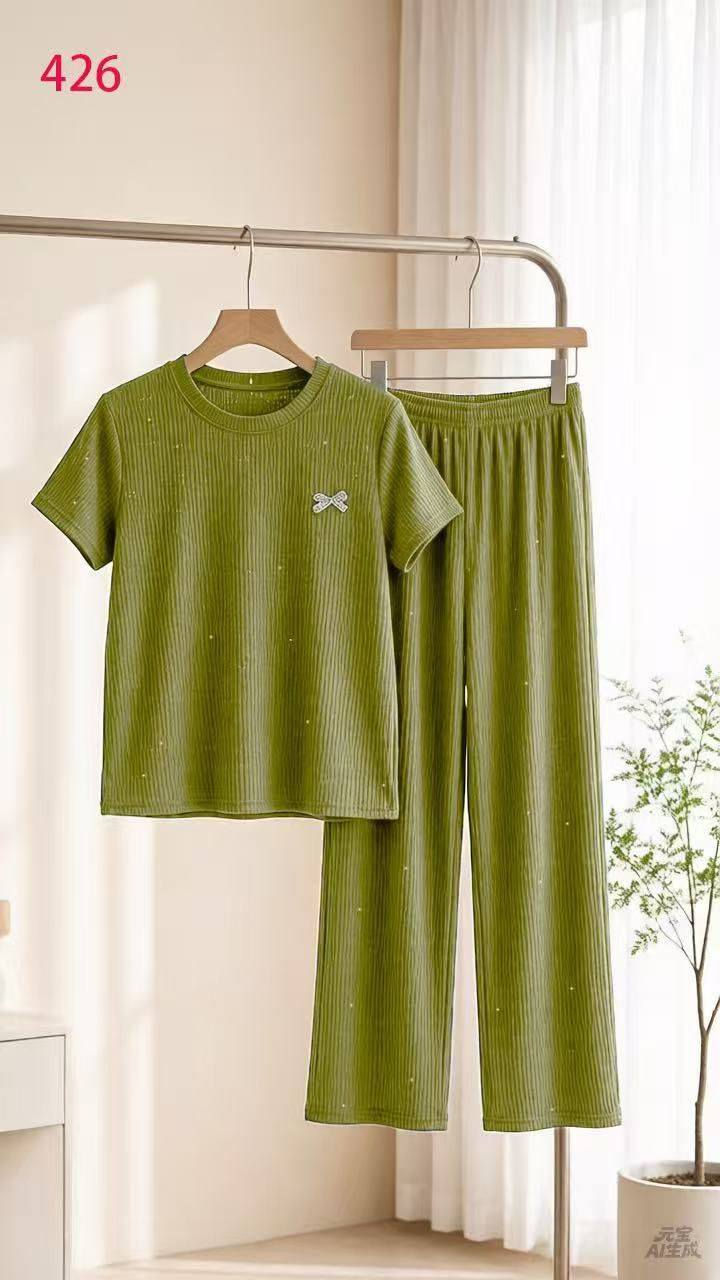 تراك بناتي محير نسائي الخامه الزبده كيلوت ستراس
قياس واحد فري سايز.      سعر درزن ٥١ لف
للحجز*********** فيصل
