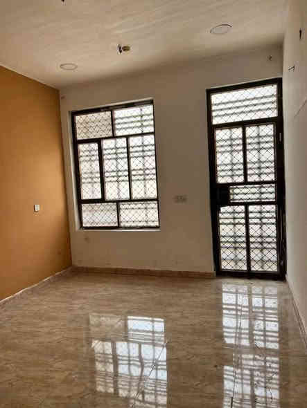 #للبيع دار 75 السعر 135
يحتوي على 3 غرف نوم وصحيات 2
بغداد البلديات قرب نادي الصناعه 
للاستفسار ***********، *********** ابو حيدر
