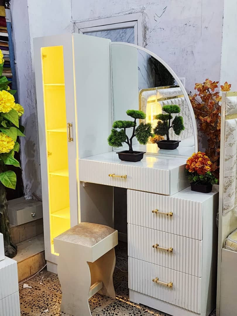 🔥👑 فخامة تستحقها… وسعر ما يتكرر! 👑🔥

استمتع بأقوى عروض غرف النوم الملكي بتصميم فاخر وجودة درجة أولى بسعر المصنع 💥

💰 السعر: 340,000 ريال فقط

✨ مواصفات ترفع قيمة غرفتك:
✔️ خشب ماليزي أصلي أبو 9
✔️ MDF سماكة 12 و15
✔️ دهان ناري حراري مقاوم للخدوش
✔️ متانة عالية مع إمكانية الفك والتركيب حتى 20 مرة

📦 الغرفة مكونة من 5 قطع:
🚪 دولاب كبير 240×220 عمق 50
🛏️ سرير مقاس 180×190
🪞 تسريحة أنيقة
🗄️ 2 كمدينو

🚚 جاهز للشحن لجميع المحافظات

📍 العنوان: صنعاء – سعوان | الدائري | الحصبة

📞 للتواصل والاستفسار:
770743754 | 784500796
واتس مباشره https://wa.me/967784500796
✨ إبداعنا يدوم… والعروض ما تدوم!
احجز الآن قبل نفاد الكمية 👑🔥

#غرف_نوم #غرف_نوم_ملكي #عروض_الموسم #أثاث #صنعاء #بسعر_المصنع


**إذا كنت صاحب هذا الإعلان وتريد حذفه لأي سبب، رجاءا أرسل رسالة إلى الدعم الفني**