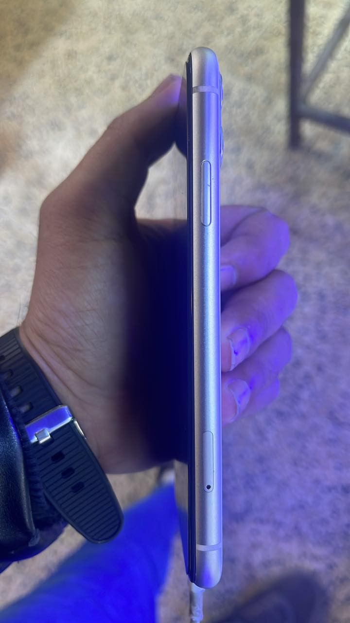 11عادي دبل سيم 
ذاكره ١٢٨
مبدل شاشا وفيس إيدي واكف 
سعر ١٨٠ موبايل نضيف مابي جلخه 
***********
