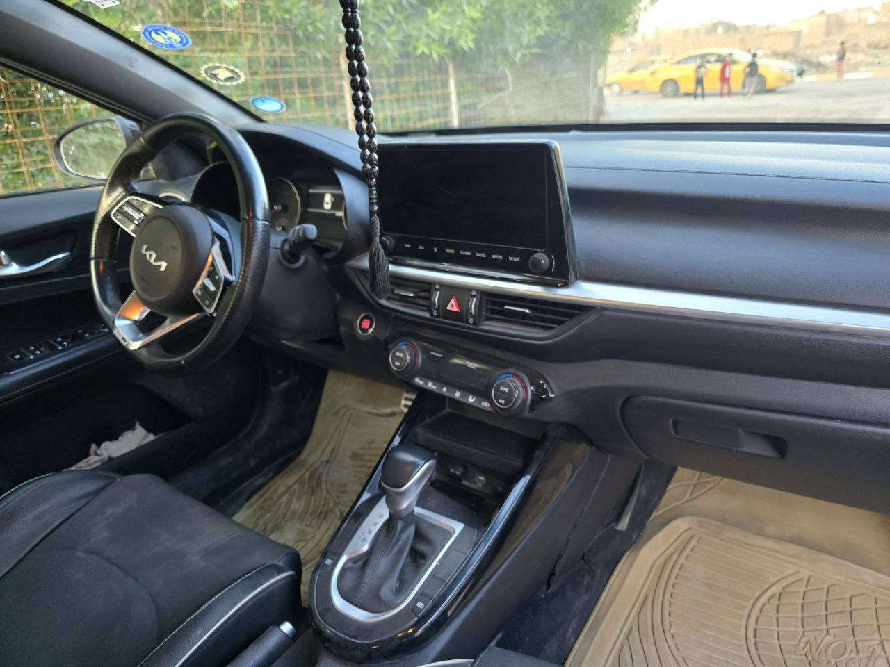 السلام عليكم
كيا فورتي 2023 جيتي لاين فول مواصفات 

قادسيه ب اسمي حرة خصوصي خصوصي 

ماشيه 25  جديدة دخول ترقيم جديد اليوم استلمت الرقم والسنويه 

بيها بنيد وجاملغ تبديل حادثها جاملغ امامي 

الحادث مرفق بالمنشور بيع او مراوس حسب القناعة 

الديوانية المركز  ***********
