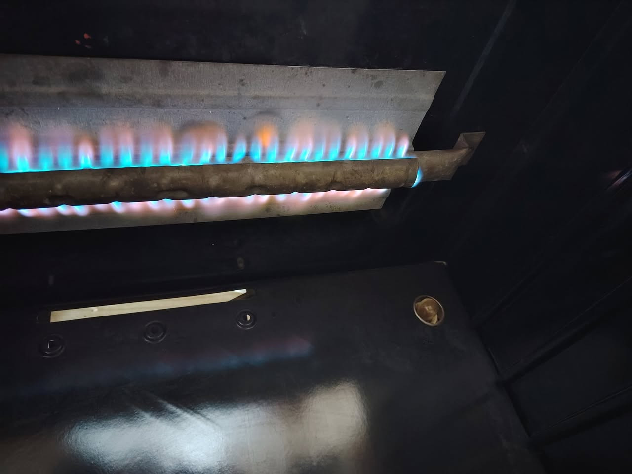 طباخ مصري شرط الشغل علفحص.سعر180الف اوبي مجال للشراي ***********
