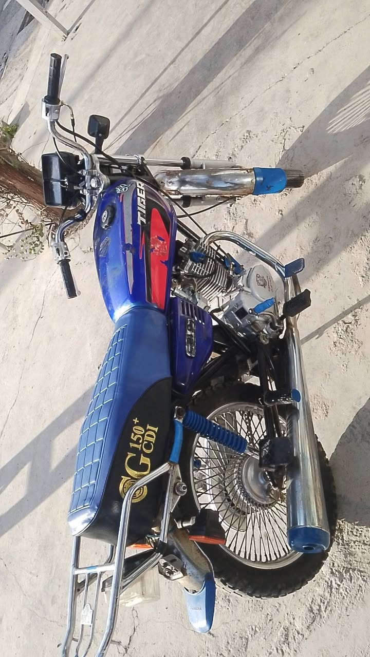 سلام عليكوم عندي هاي درجه لل بيع موديل 2019 لاصرف ولا بخار محرك كاتم كهربائية كله  شغال نوعه تايكر 4كير مكاني كركوك فيلق سعر 350 الي مو شراي لايكتب رجاء وتحياتي عله كروب ***********
