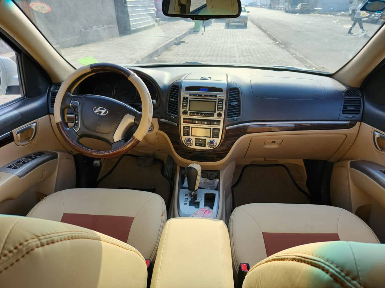 السلام عليكم سنتافيا 2010مواصفات2011 سياره قطره صبغ مابيهه غير الدعاميه قليل مكفوله من اي حادث محرك كير مفتوح ماشيه 140 تخم تاير حداده جيد جدا تبريد تدفئه شغال سبعه راكب السعر 145 بيعه مجال قليل مستعجل عالبيع ***********
