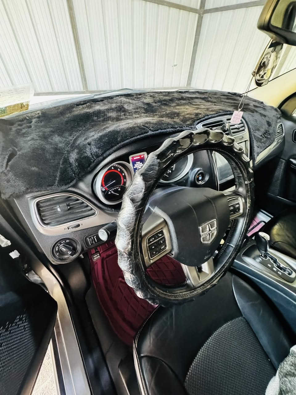 السلام عليكم
دوج جورني 2017 بغداد الدولي الأنكليزي السيارة باسمي

فئة كروس رود.. 

محرك 6 سلندر شادلها چارجر حاوية نضافة 100‎%‎

لون سلفر

كشن كهربائي

تحكم ستيرن 

شاشة كبيرة

دواخل جلد

7 راكب

تبريد ثلاث قطع ، شاشة

كامره + مثبت سرعة

تخدم تايرات جديد

حدادية جيدة … لايت زنون
السيارة :- تقرير

منظومة تبريد وماء وراديتر … مراوح امامية كهربائيات شغالة كلها …سيارة جاهزة
للتواصل:- ‭0781 238 8715‬
            :-  ***********
المكان الناصرية -المركز
