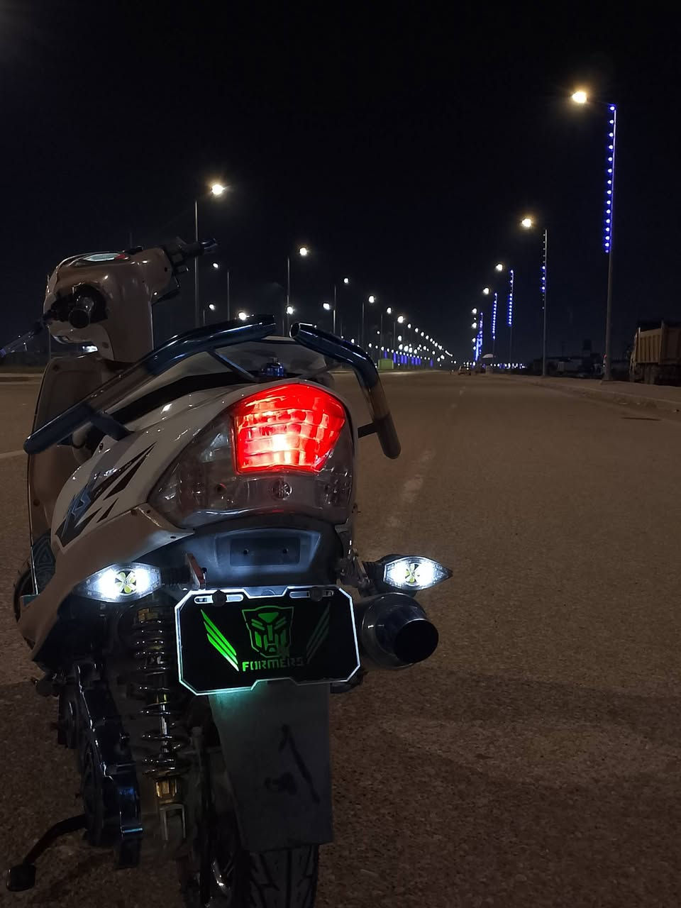 السلام عليكم مستعجل ع بيعتها
شباب ماكس عدله 
نضيفه شوفت عينك الدراجه هيه تسولف
شلعه ومعدل صاروخ وكلشي كدامك واضح
بيها تزويد هواي

ملاحضه..........
مكينه بلاديه كابريتر بلادي
سعرها بلاش بلاش بلاش

الشراي يتصل او يدخلي خاص
مكاني كوت
***********
