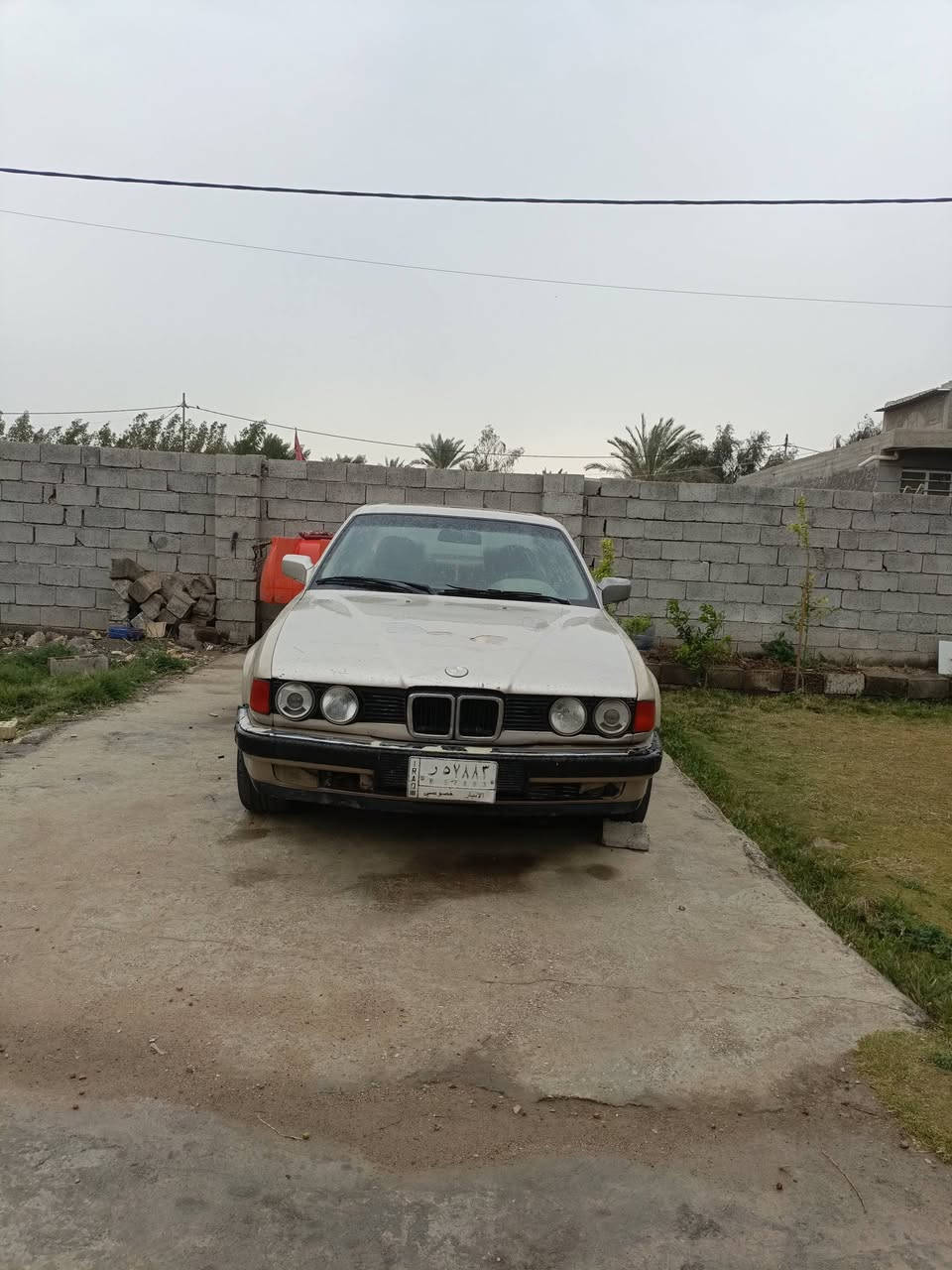 سلام عليكم
بيئم للبيع 735كيرومحرك حاويه لون ذهبي موديل 93السعر35وبيه مجال رقم الهاتف***********
