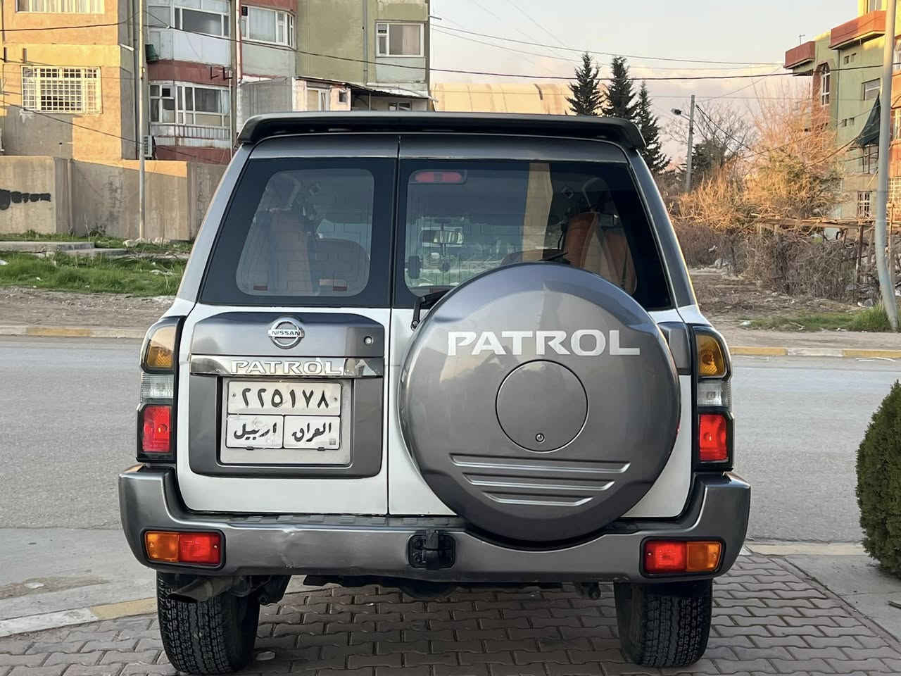 نیسان باترول سفاری بلاد مودیل ۲٠۱٠  محدث ۲۲ مواصفات ۳ مقاعد کشن سیاحی تبرید مرکزی ثلاجە جام اوتو کیر محرک اکسل دبل اکسل بطاین شواصی کلهن بشرط تحویل وکالە بنفس الیوم سنویە جدید سیارە سیارە بیها صبغ فقط علتحدیث بدون ای دواخل بدون ضرر مصبوغ للجمالیە مکان سیارە سلیمانیە سعرها ۱٤۷ بیها مجال مجال بصیط . ***********

