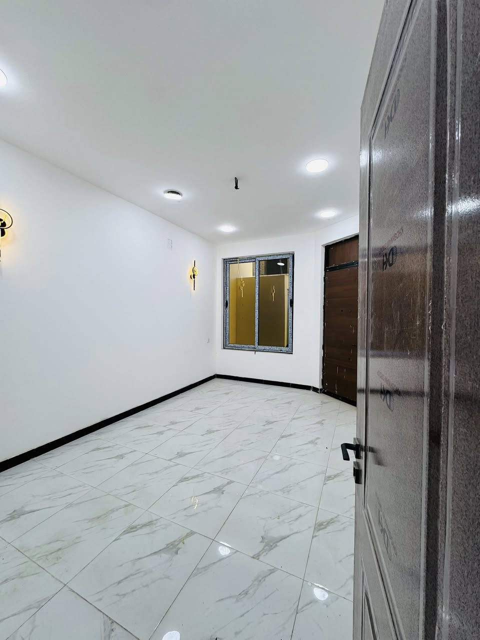 #السلام_عليكم 
🏠#دار_للبيع   100متر واجهيه 6،25متر نزال 16متر
 بناء طابق ونص حديث 
يحتوي البيت. ع[2غرف نوم -استقبال -صحيات عدد 3- صالة- ومطبخ] البيت شغل درجة اولى 
مع كامل الخدمات
🔴ملاحضه البيت جاهز للسكن 🔑
⬅️نوع العقار  طابو زراعي سند 25 اقرار محكمه 
⬅️العنوان #بغداد_الدوره_البوعيثه   
مجمع العدل الثاني 
🔴للاستفسار  خاص او الاتصال ع الرقم 
🔴ملاحظه البيت سعره كلش مناسب 
 ☎️***********
☎️***********
