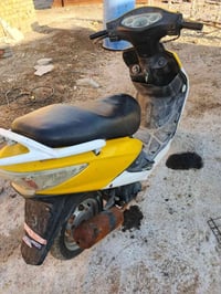 دراجه للبيع السعر الاتصال على الرقم 07865273037