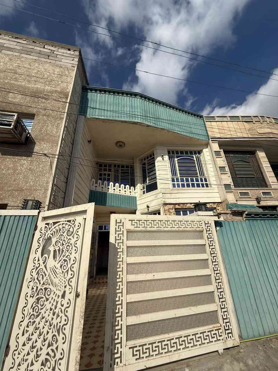 للايجار في السيديه 

بيت مساحه 75م تجاري نضيف جدا 

يحتوي على 2غرف نوم وصاله ومطبخ وخدمات 

يقع على شارع تجاري قرب فلكه النخل 

سعر الايجار:-مليون وربع 

للاستفسار 
***********عبدالله
