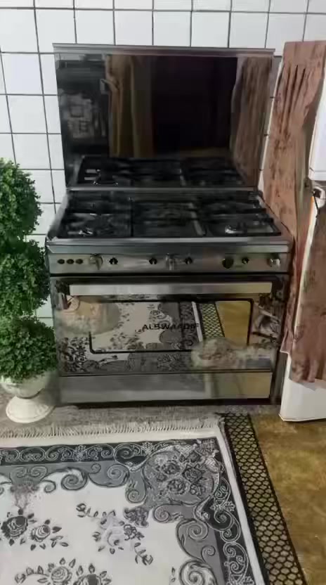 مرحبا طباخ +ميز طعام +كرسي وبسعر مناسب ***********
