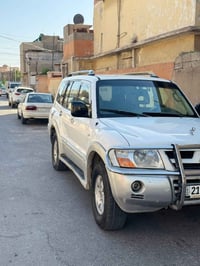 باجيرو للبيع او مرواس الموديل 2003  المحرك . 3000 المرغوب  حالة المحرك...