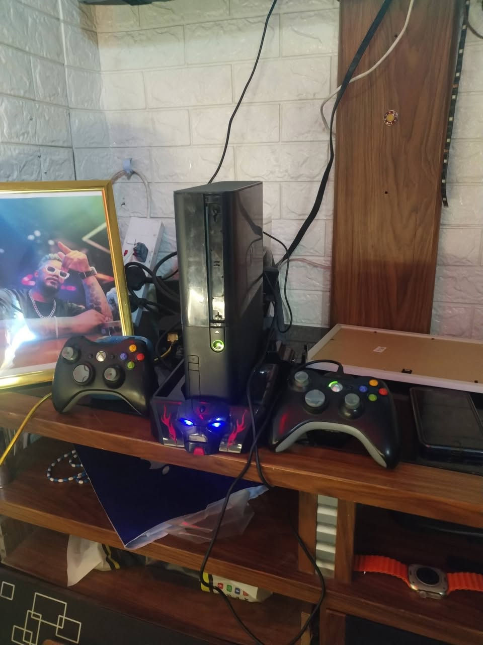 اكس بوكس360 هارد500 العاب بي ٢٠٠ او اكثر مكاني بغداد شراي يتصل *********** ويا جهاز مبرد مروحين يبردن الجهاز المو شراي لا يتصل
